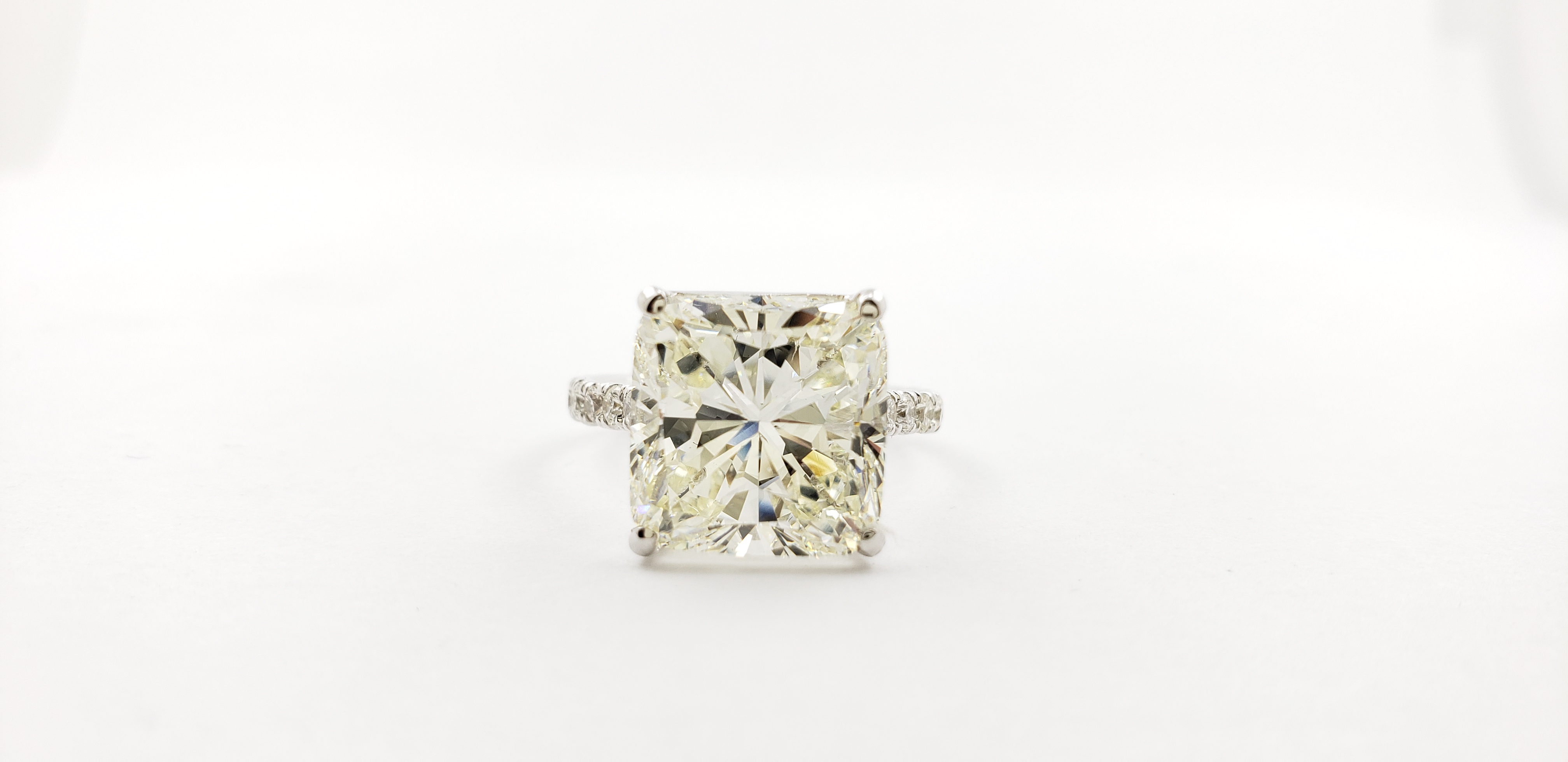 Cushion Shape Diamond ring